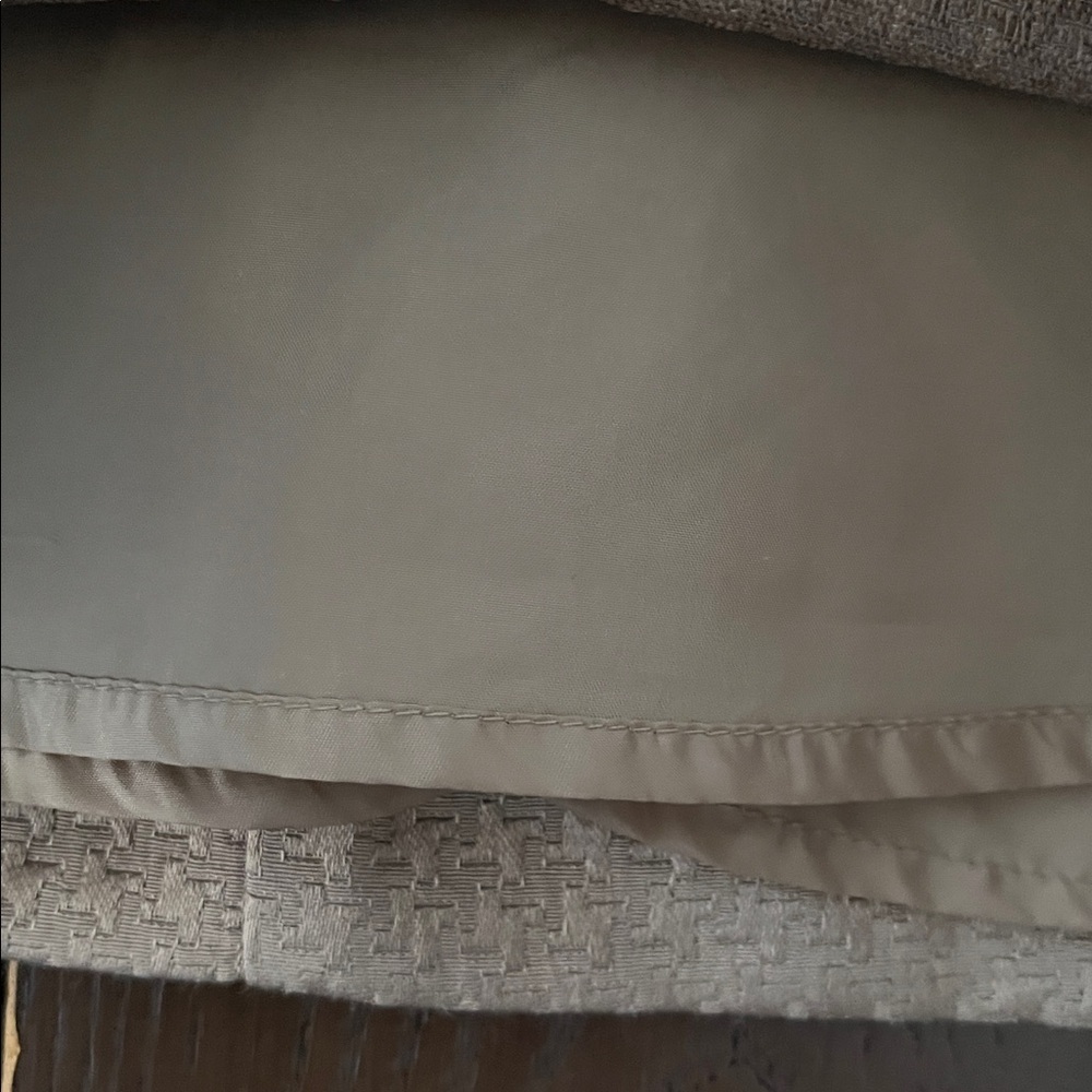 H&M camel, textured mini skirt. Size 4 - Picture 4 of 7